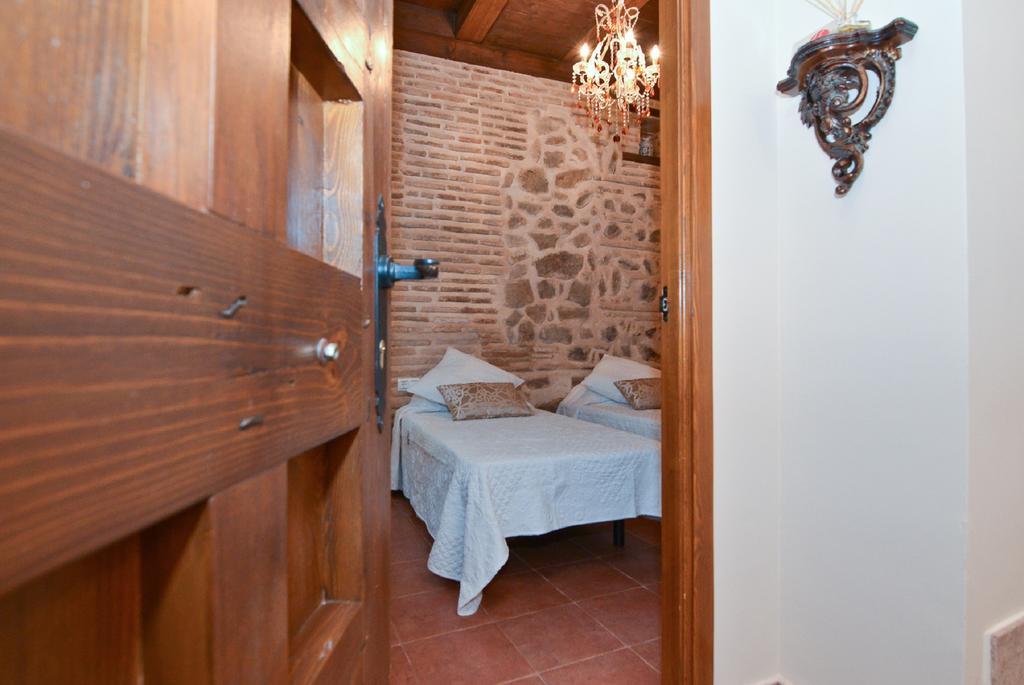 Apartamentos La Casa Del Grial توليدو الغرفة الصورة